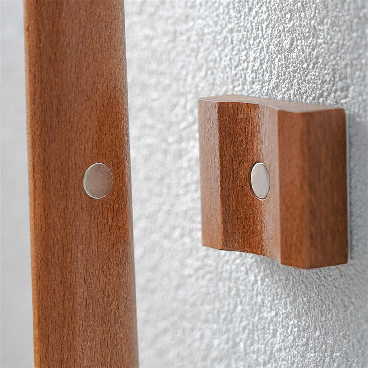 Schuhlöffel aus Buchenholz mit magnetischer Wandhalterung