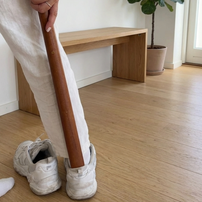 Schuhlöffel aus Buchenholz mit magnetischer Wandhalterung