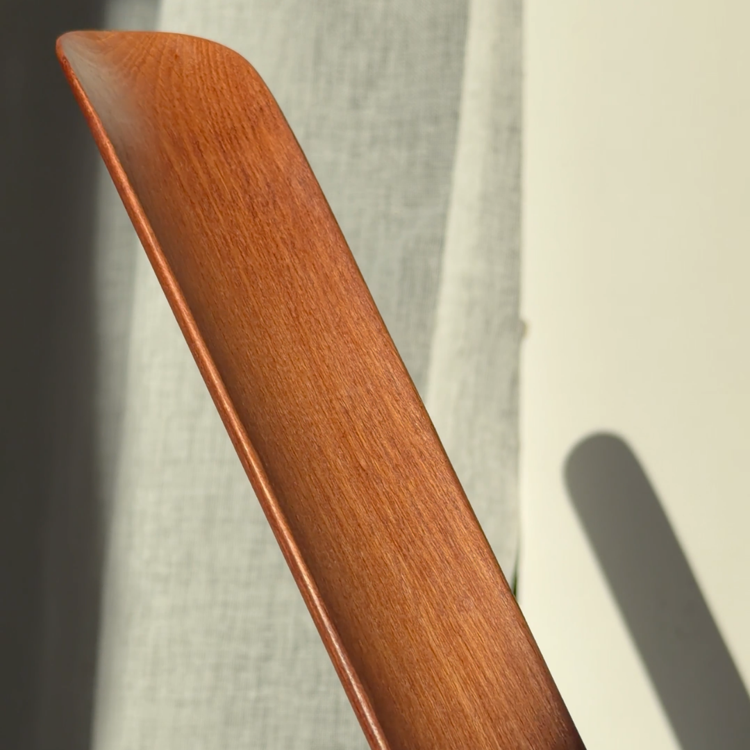 Schuhlöffel aus Buchenholz mit magnetischer Wandhalterung